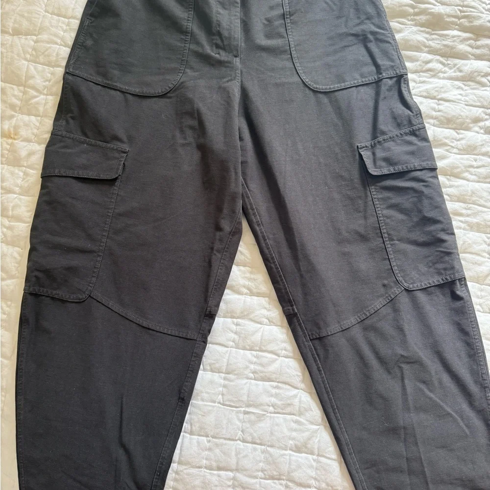Women’s Lululemon Light Utilitech Cargo Pocket High Rise Pants - Picture 4 of 5